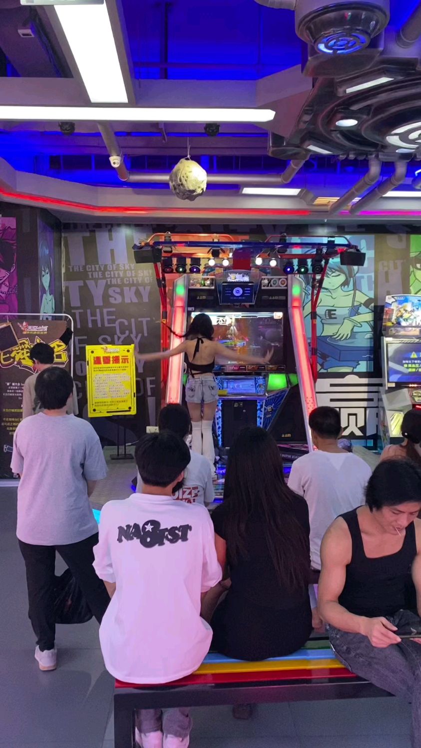 引人入胜的对决令观众目不转睛！的简单介绍